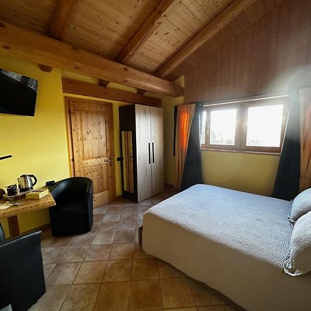 Chalet Chapeau Rar Castel Condino 外观 照片