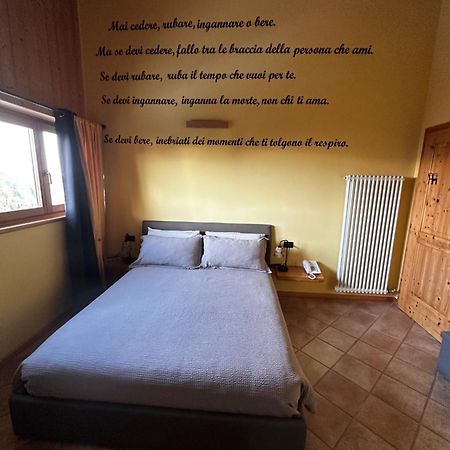 Chalet Chapeau Rar Castel Condino 外观 照片