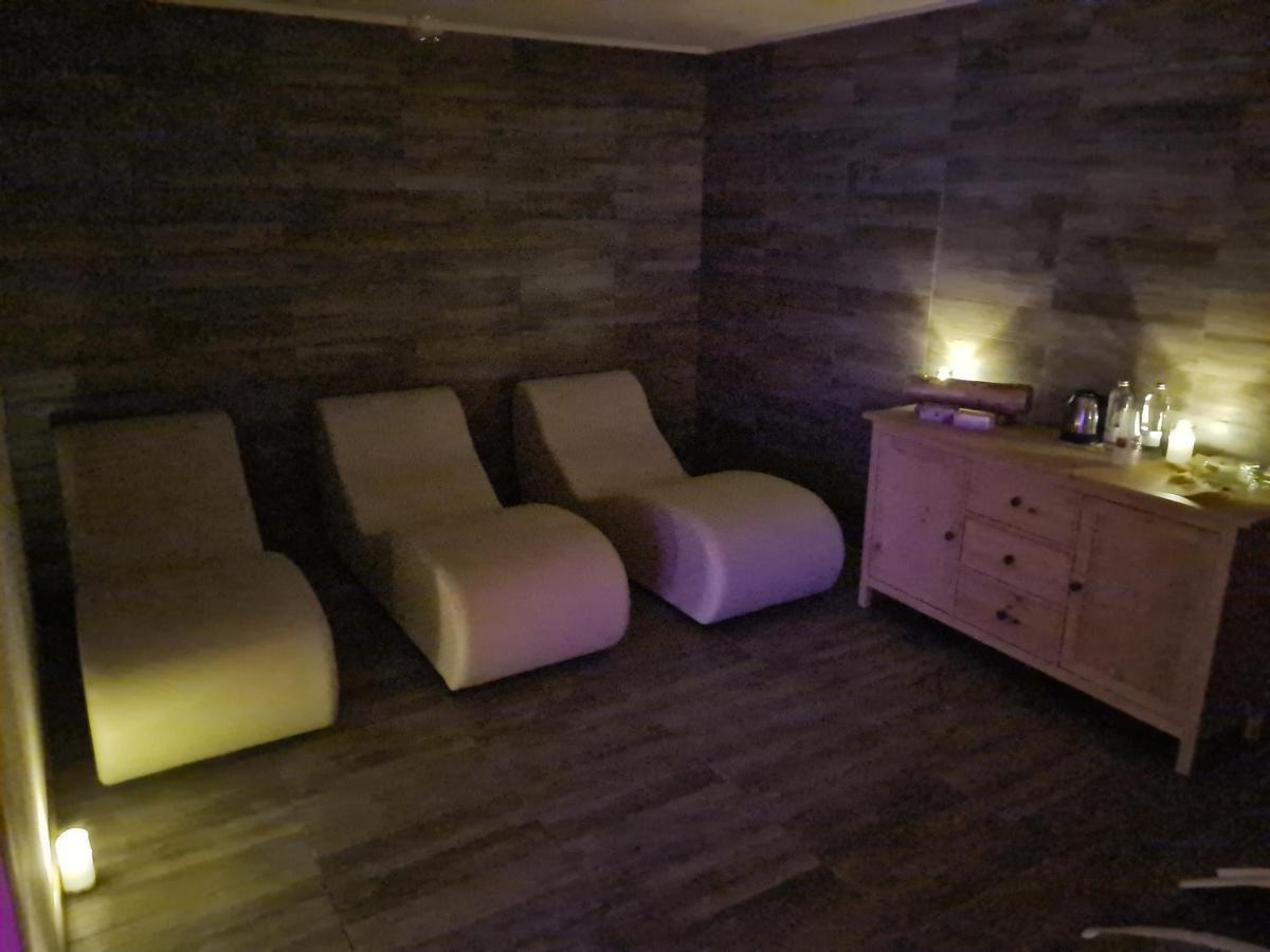 Chalet Chapeau Rar Castel Condino 外观 照片
