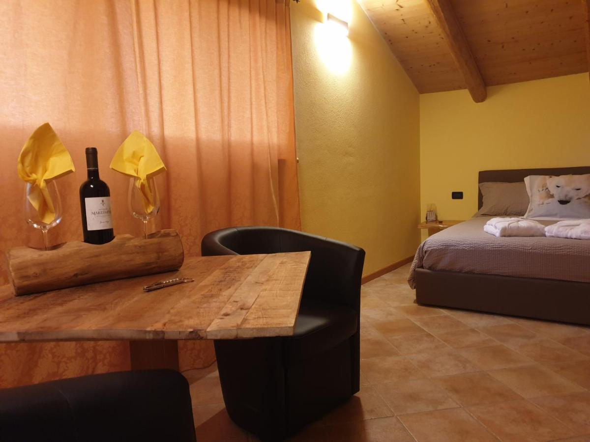 Chalet Chapeau Rar Castel Condino 外观 照片