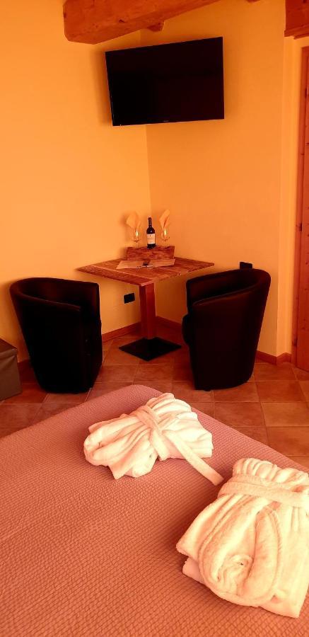 Chalet Chapeau Rar Castel Condino 外观 照片