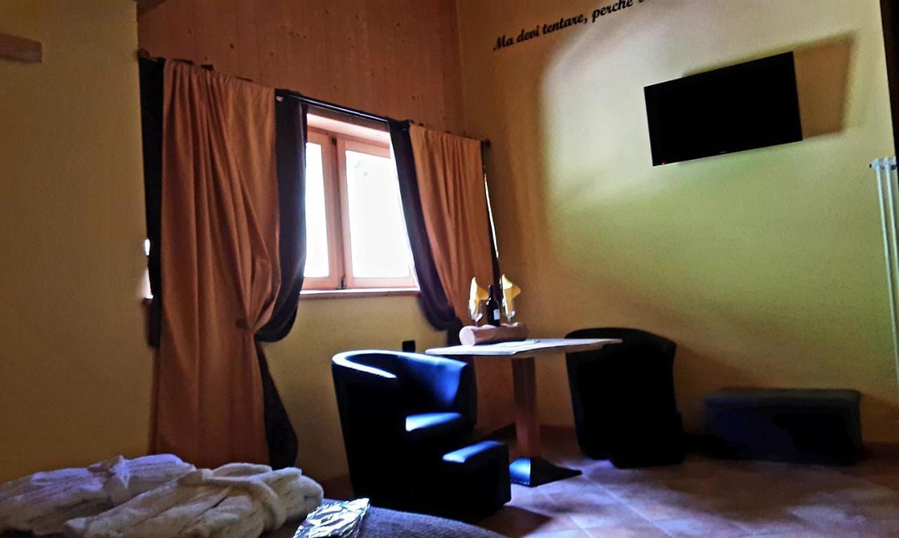 Chalet Chapeau Rar Castel Condino 外观 照片