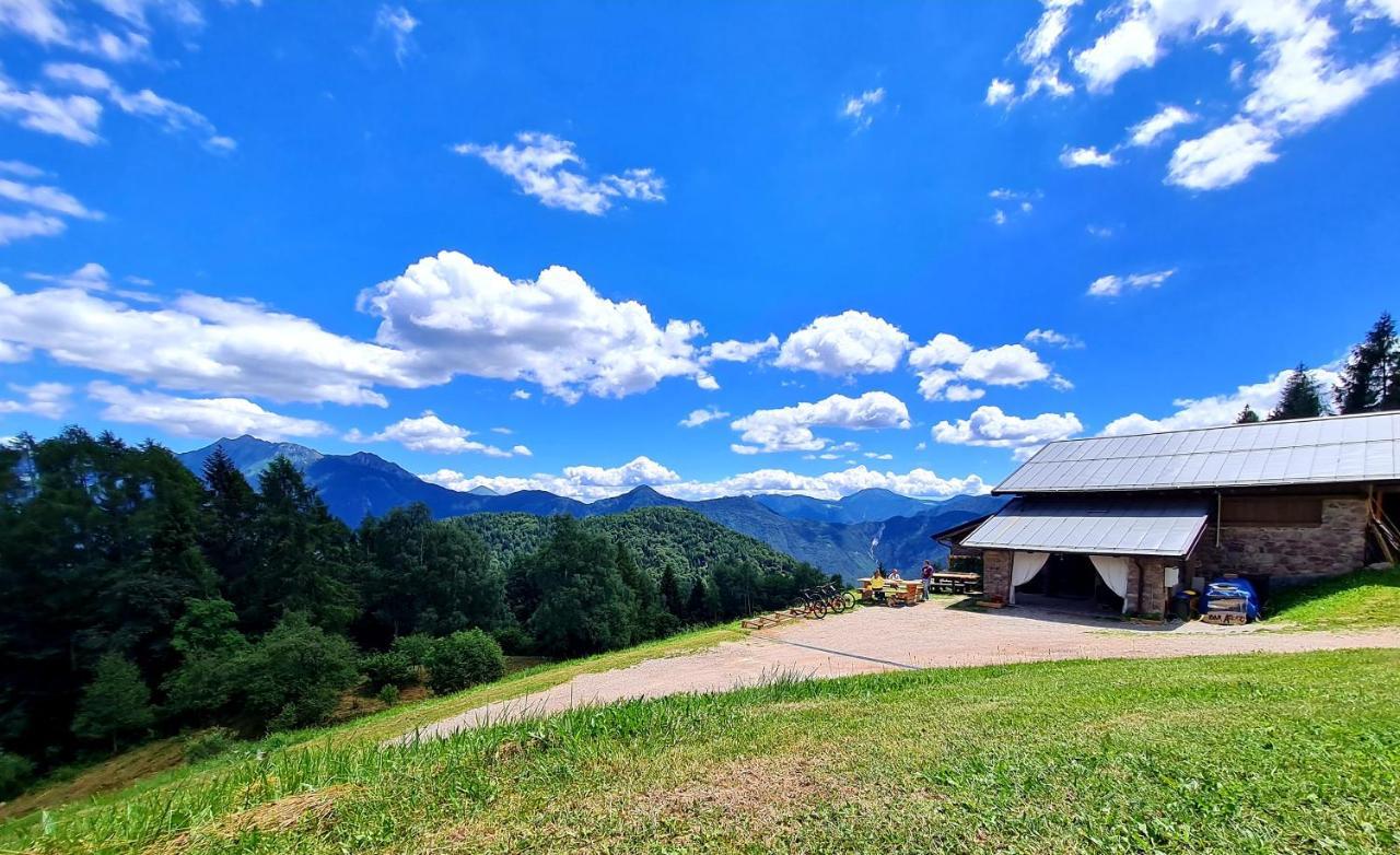 Chalet Chapeau Rar Castel Condino 外观 照片