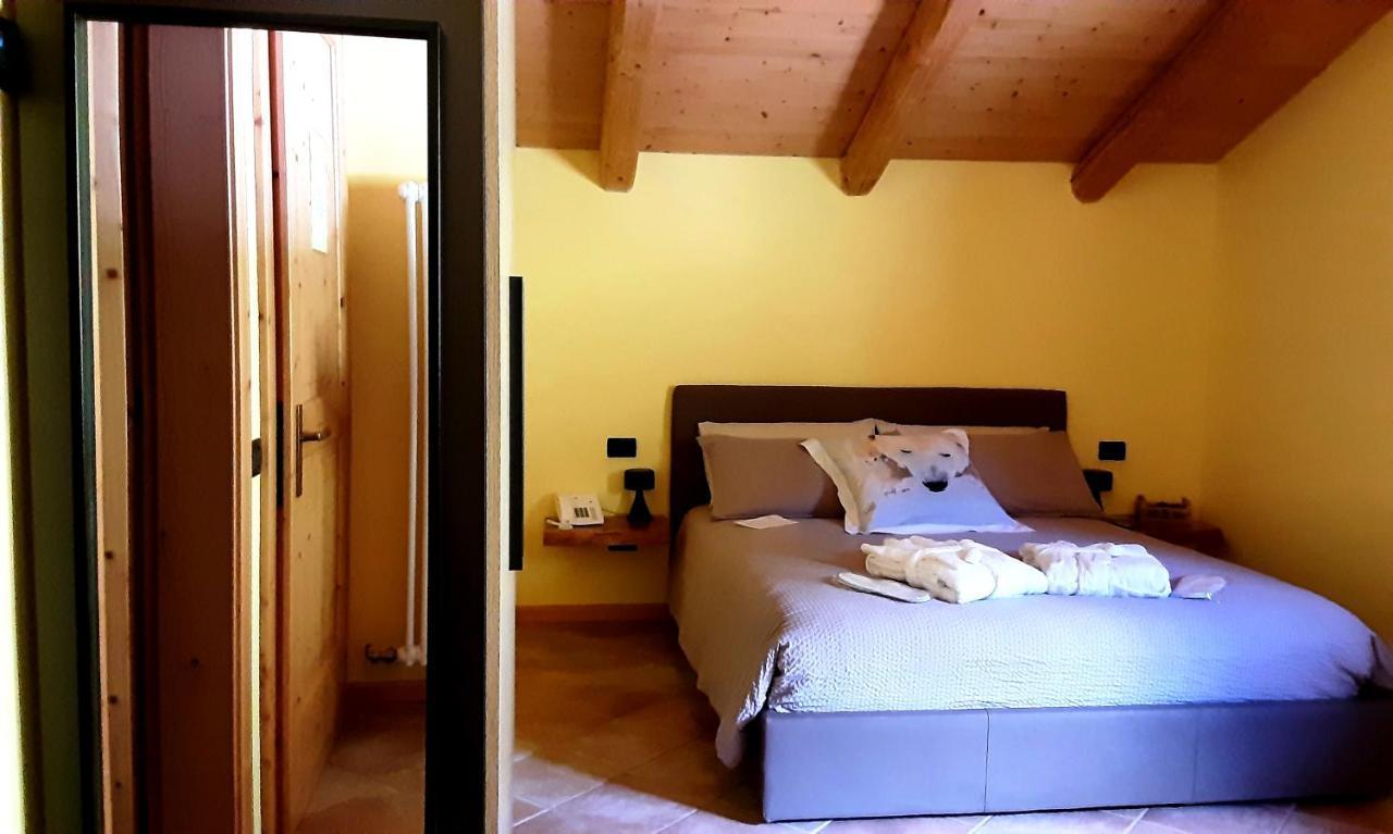 Chalet Chapeau Rar Castel Condino 外观 照片