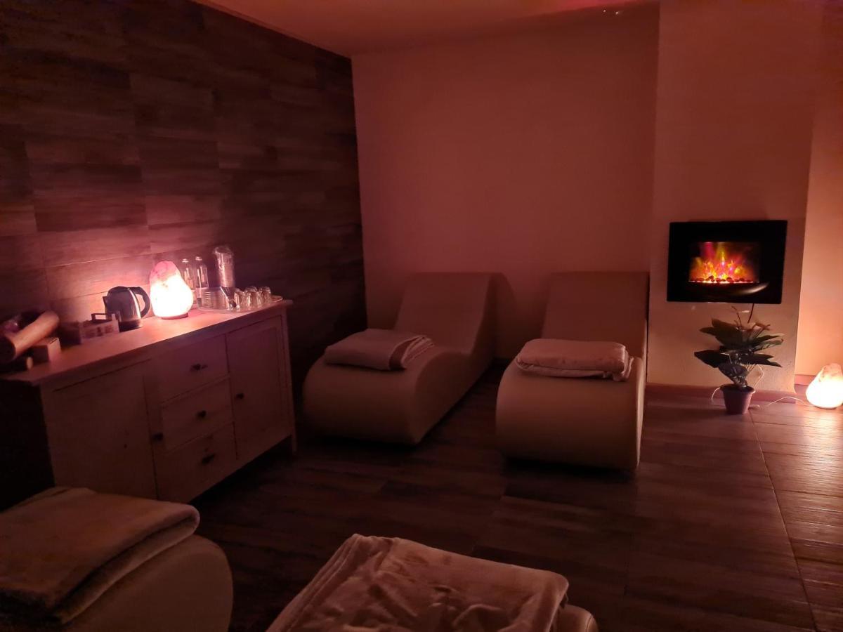 Chalet Chapeau Rar Castel Condino 外观 照片