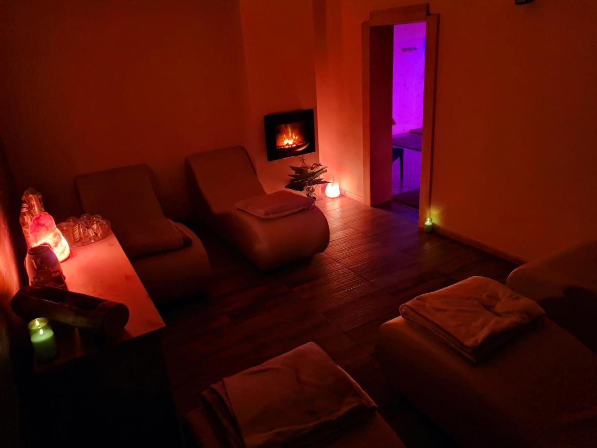 Chalet Chapeau Rar Castel Condino 外观 照片