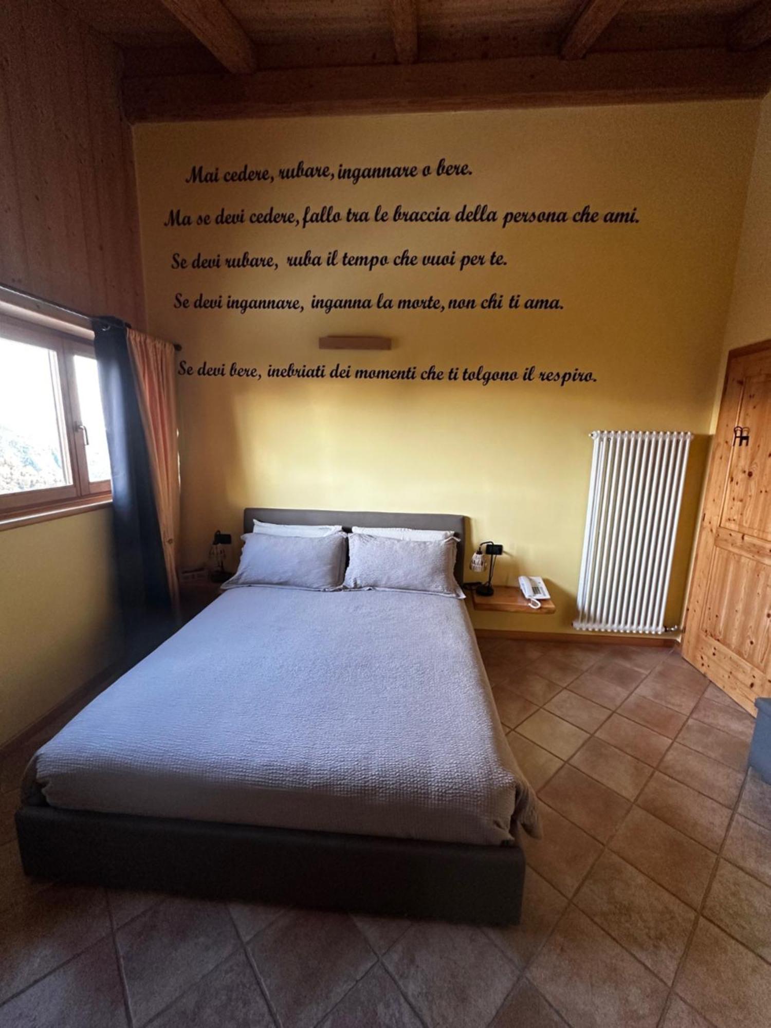 Chalet Chapeau Rar Castel Condino 外观 照片